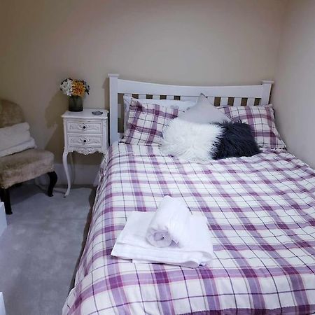 3 Bedroom 3 Bathroom Ground Floor Condo With Veranda Reigate Exterior foto