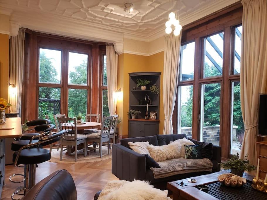 3 Bedroom 3 Bathroom Ground Floor Condo With Veranda Reigate Exterior foto