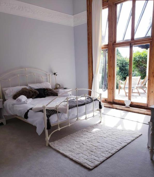 3 Bedroom 3 Bathroom Ground Floor Condo With Veranda Reigate Exterior foto