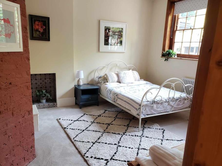 3 Bedroom 3 Bathroom Ground Floor Condo With Veranda Reigate Exterior foto